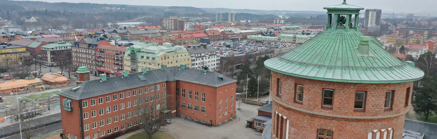 Toppen av vattentornet och utsikt ut över Trollhättan