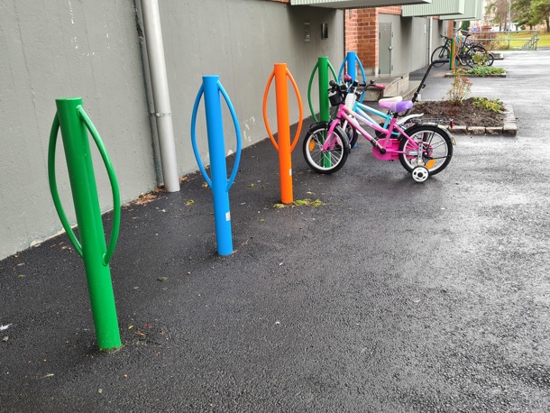 färgglada cykelställ