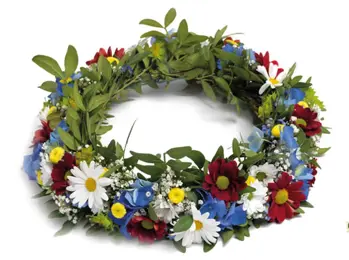 tre olika bilder på rad bestående av en prydnadsmidsommarstång, en blomsterkrans och en groda med krans på huvudet