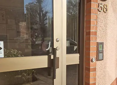 Taggläsare och porttelefon i Bäckelyckan