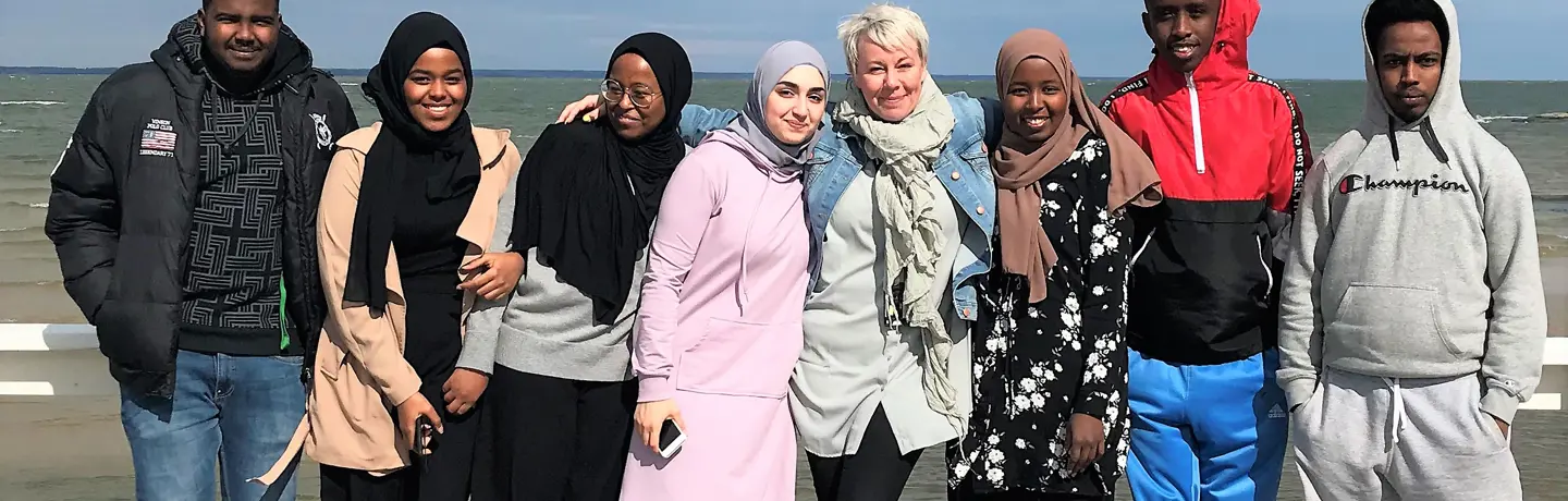 Deltagare på kursen står uppradade 