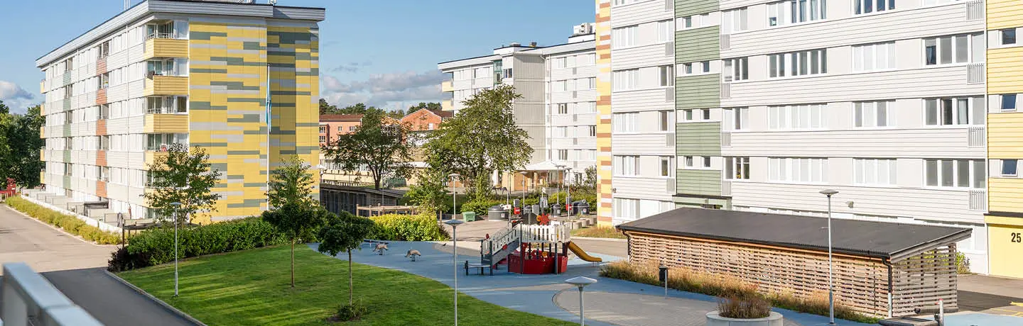 Gårdsbild kvarteret Guldvingen på Lextorpsvägen i Trollhättan. 