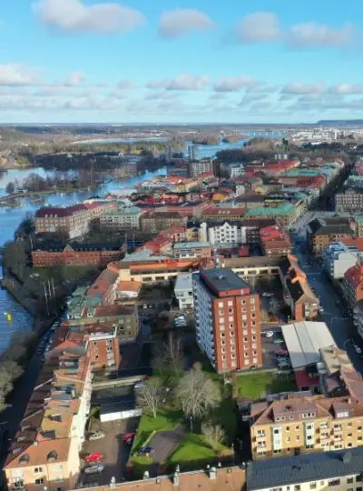 drönarbild över Trollhättan